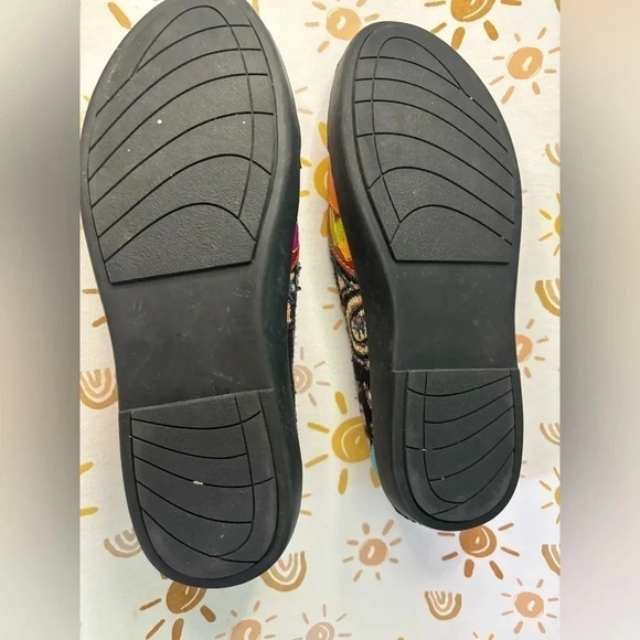 Colorful Soffia Leather and tapestry flats rubber sole size 38, worn once. (Sz 7 - Picture 5 of 10